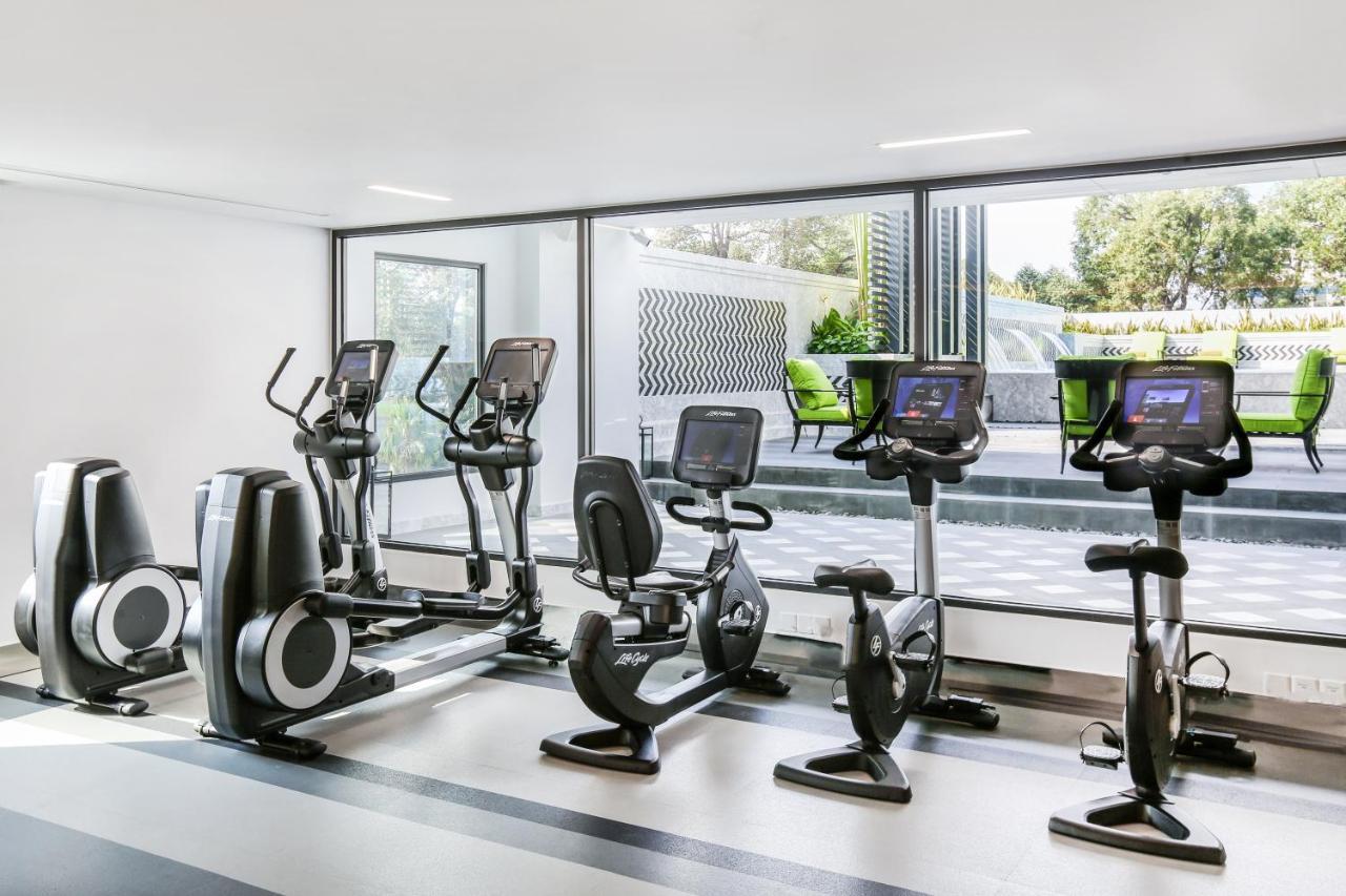Mai House Saigon Hotel Ho Si Minh-város Kültér fotó The gym at the hotel