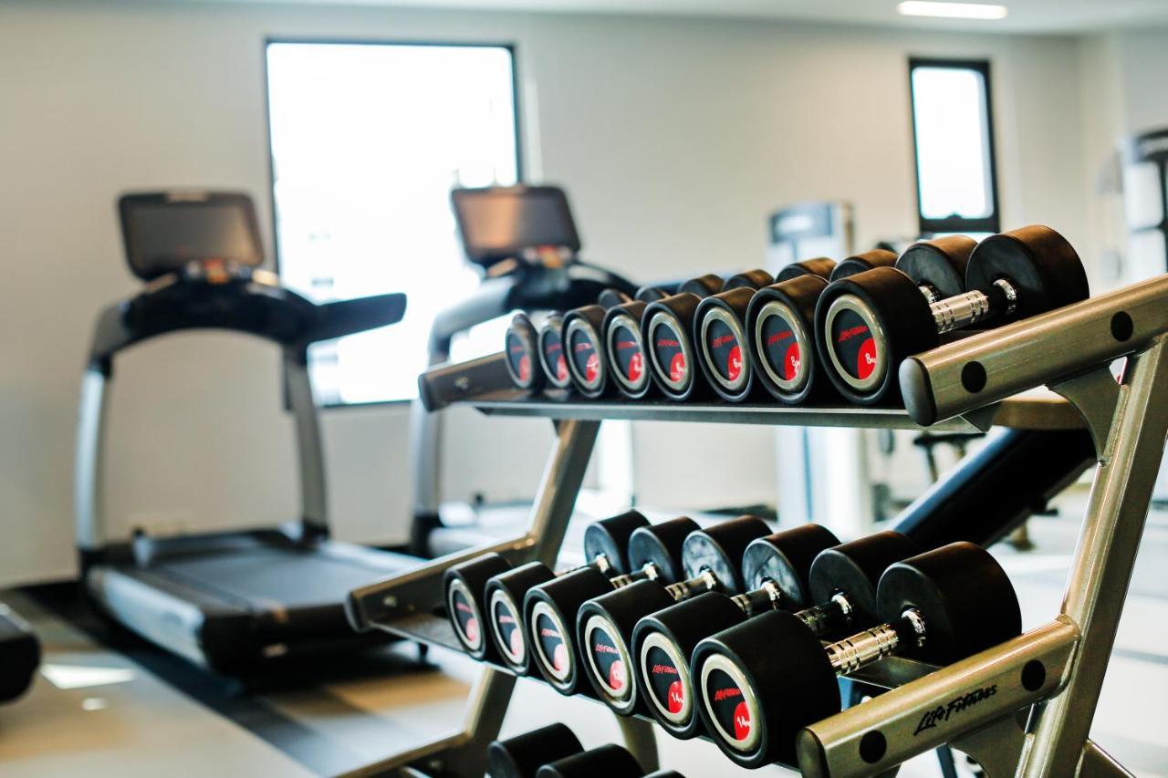 Mai House Saigon Hotel Ho Si Minh-város Kültér fotó A set of dumbbells