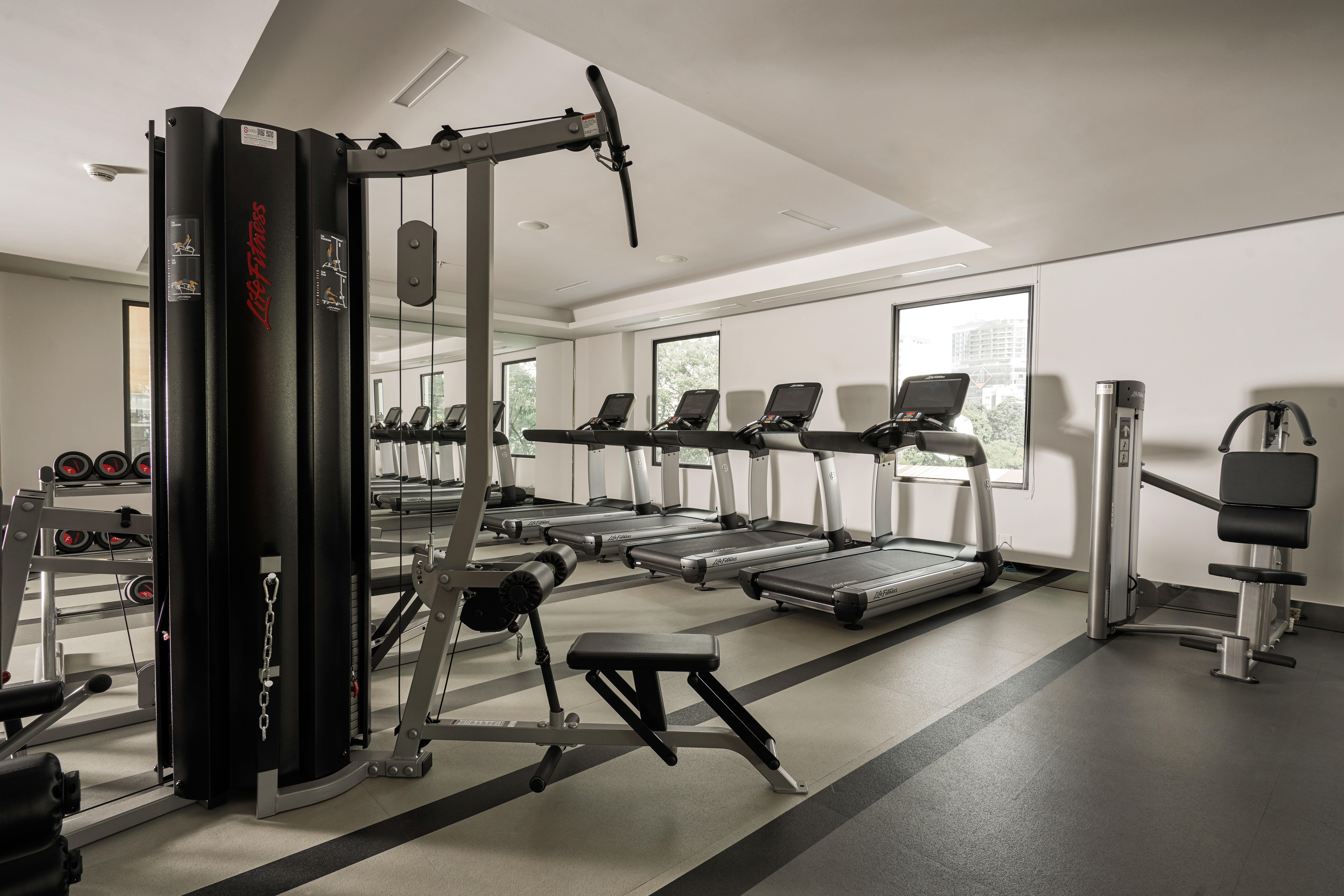 Mai House Saigon Hotel Ho Si Minh-város Kültér fotó The gym at the hotel