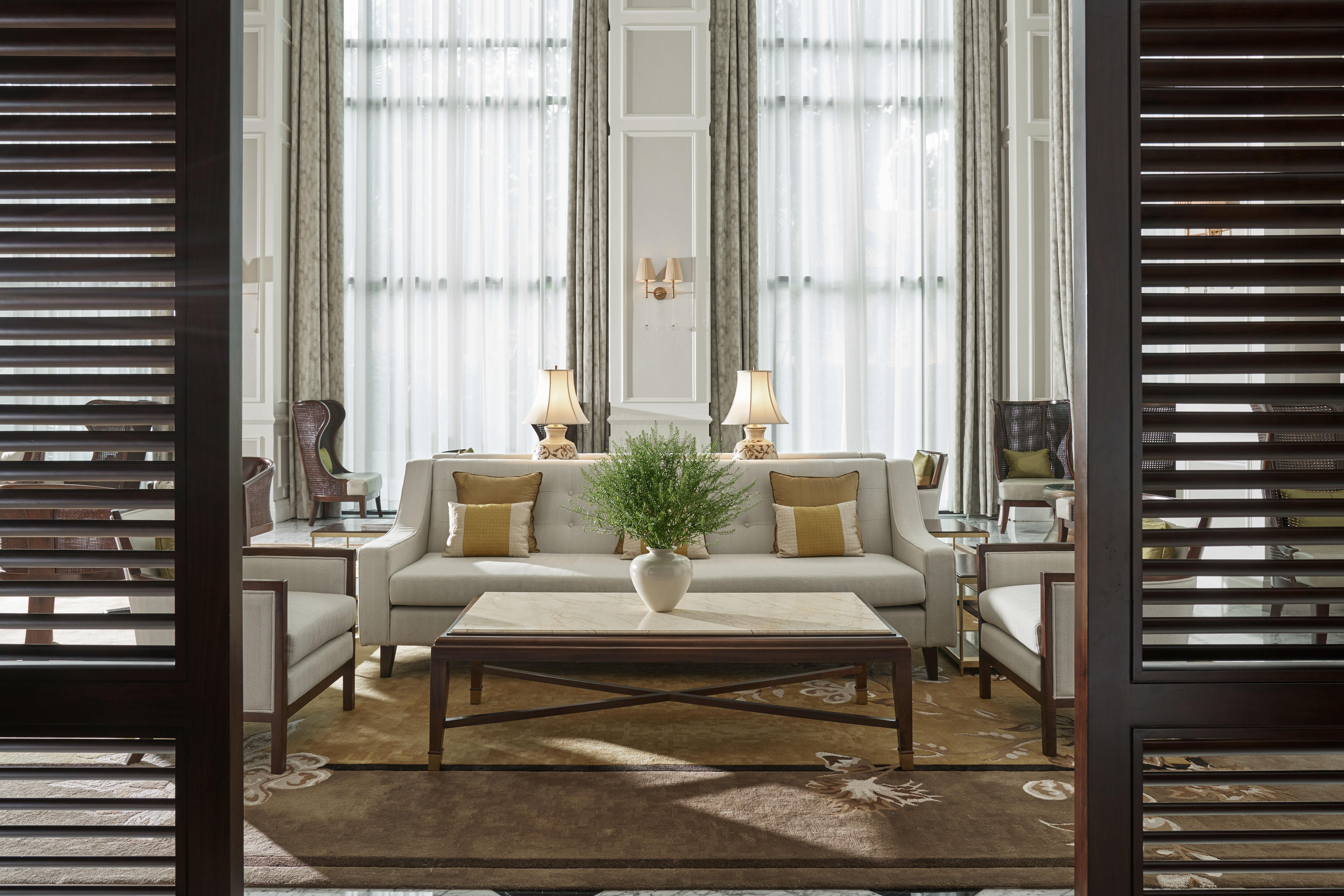 Mai House Saigon Hotel Ho Si Minh-város Kültér fotó The living room of a suite at The St. Regis Mumbai