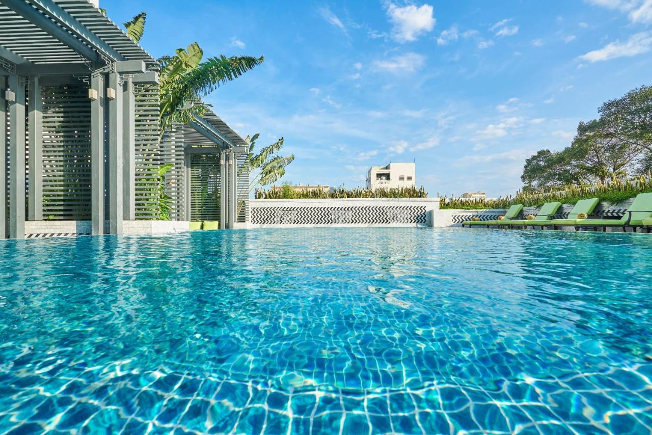 Mai House Saigon Hotel Ho Si Minh-város Kültér fotó The swimming pool at the hotel
