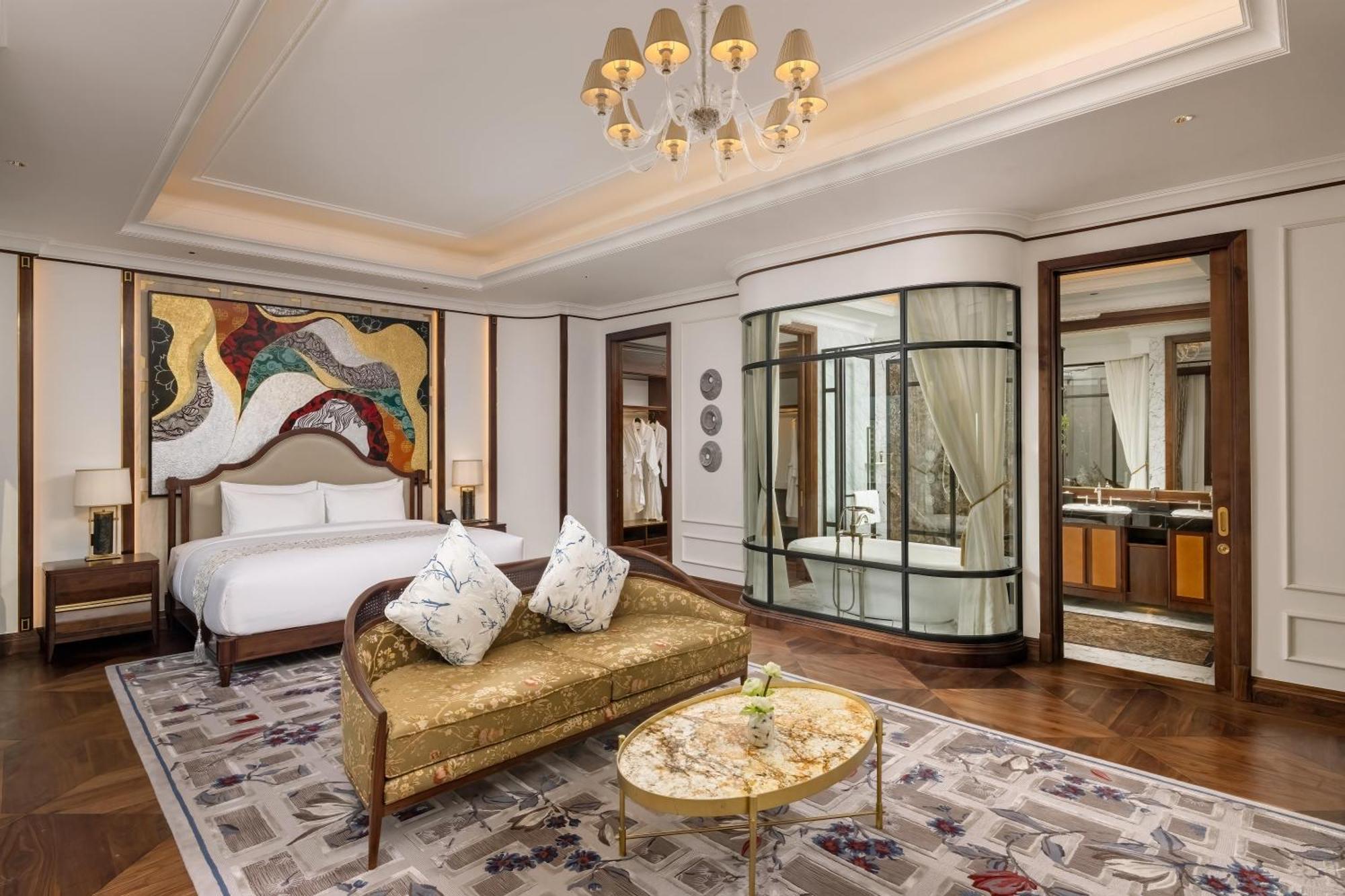 Mai House Saigon Hotel Ho Si Minh-város Kültér fotó A bedroom at The St. Regis Mumbai