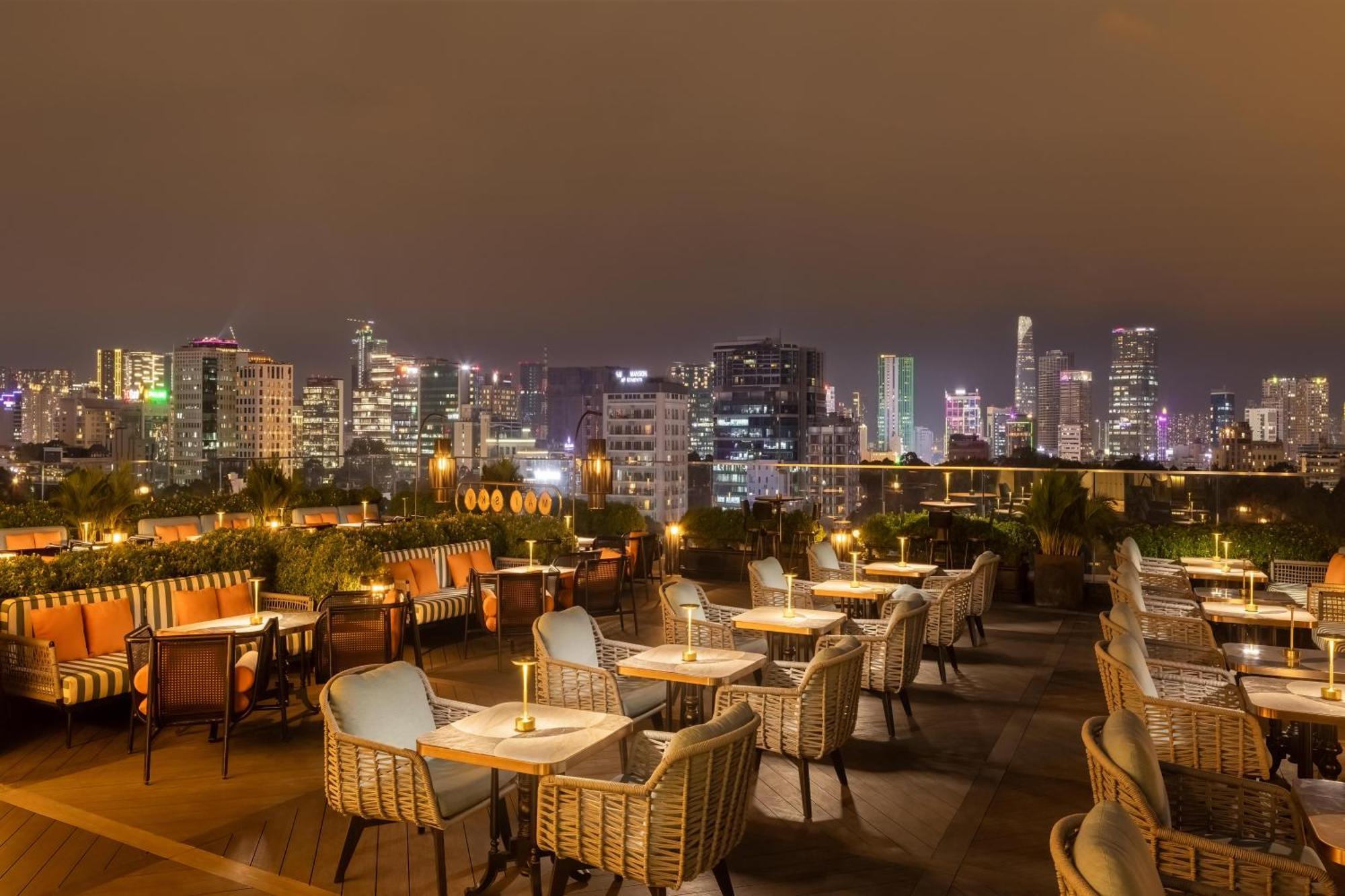 Mai House Saigon Hotel Ho Si Minh-város Kültér fotó The View Rooftop Bar