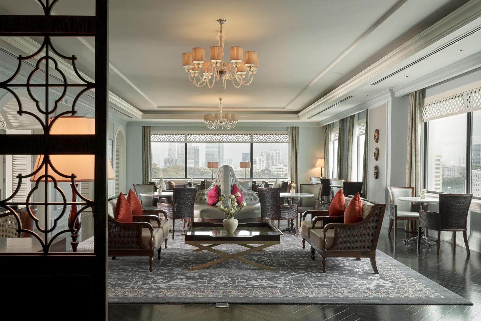 Mai House Saigon Hotel Ho Si Minh-város Kültér fotó The living room of a Presidential Suite at The St. Regis Beijing
